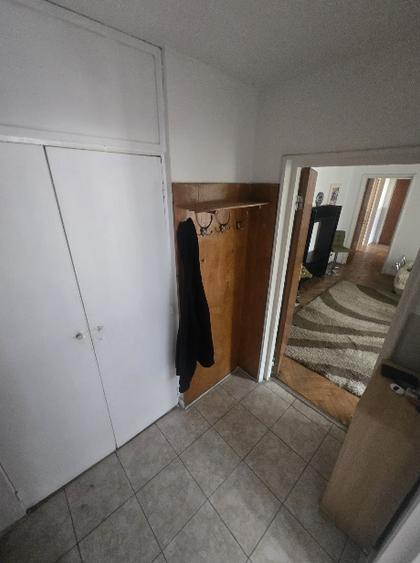 Apartament cu 3 camere semidecomandat în Dristor