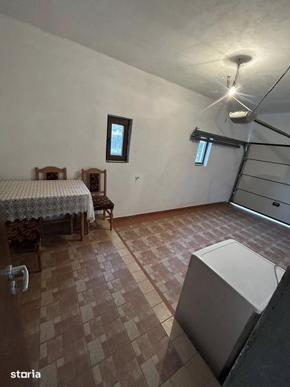 Casă cu 4 camere cu Teren 1090 Mp în Central