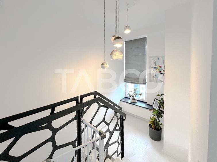 Penthouse cu 4 camere semidecomandat, mobilat în Sopor