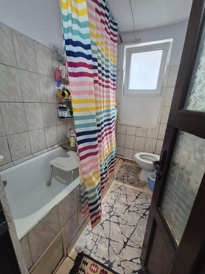 Apartament cu 5 camere decomandat în Calea Călărașilor