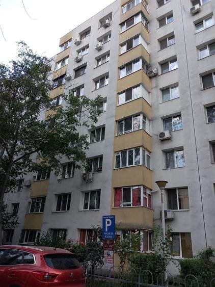Apartament cu 2 camere decomandat în Titan