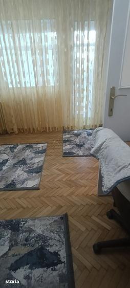 Apartament cu 2 camere semidecomandat în Grivița