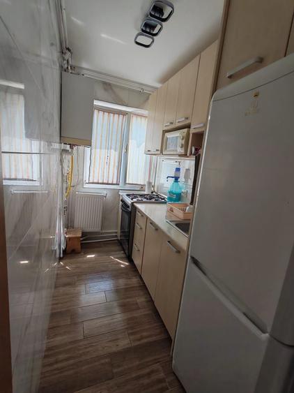 Apartament cu 3 camere semidecomandat în Palazu Mare