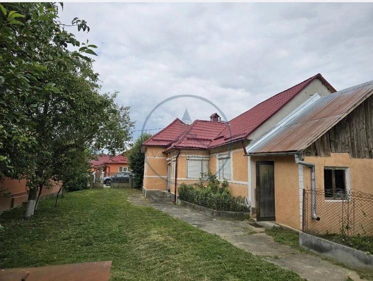 Casă cu 4 camere cu Teren 3500 Mp în Central