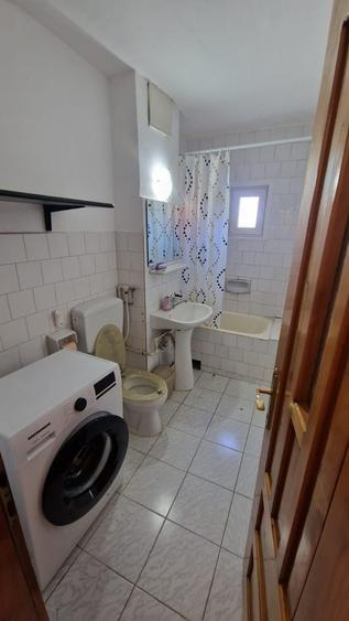 Apartament cu 3 camere decomandat în Confecții