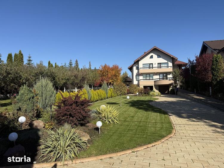 Casă cu 5 camere cu Teren 2400 Mp în Ipotești