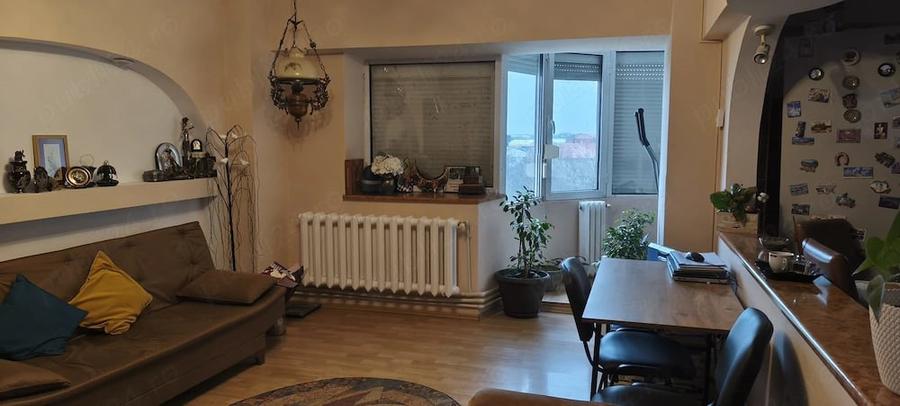 Apartament cu 3 camere decomandat în Central