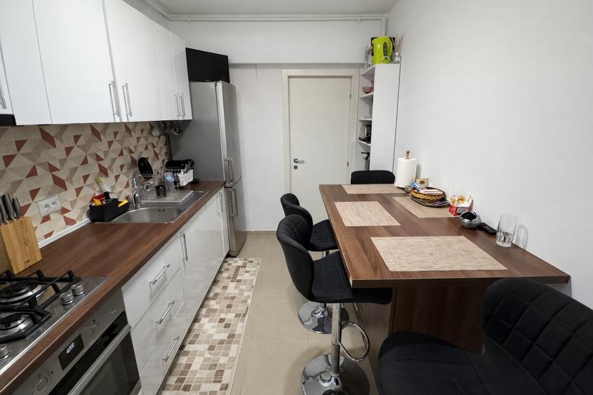 Apartament cu 3 camere decomandat, mobilat în Parcul Carol