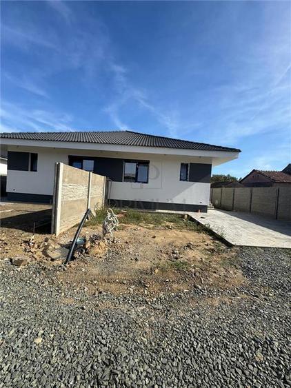 Duplex cu 3 camere cu Teren 260 Mp în Albina