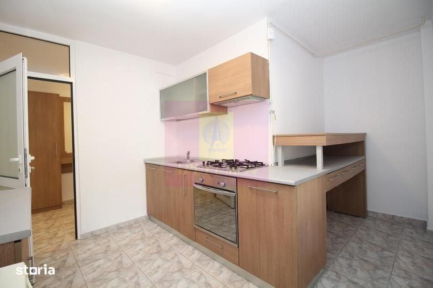 Apartament cu 3 camere decomandat în Decebal