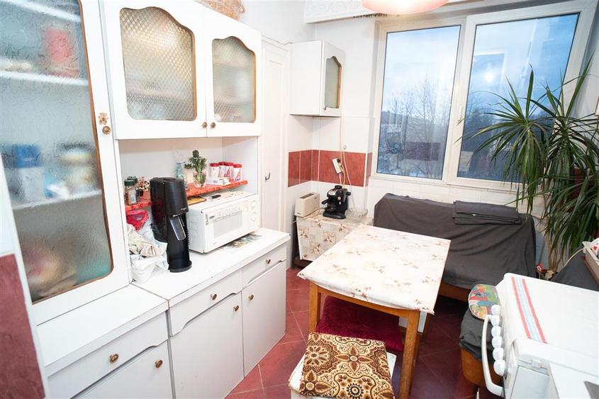Apartament cu 3 camere decomandat în Dacia
