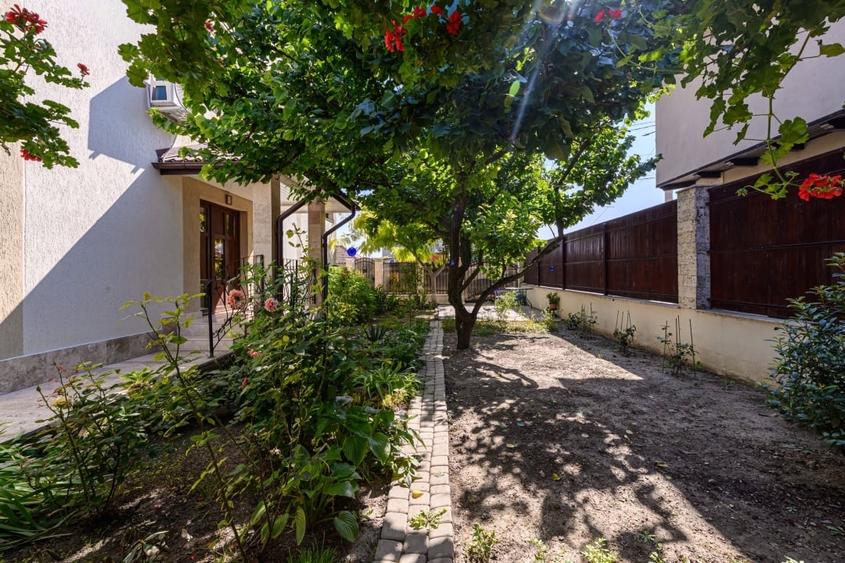 Casă individuală cu 5 camere cu Canalizare în Nord-Est