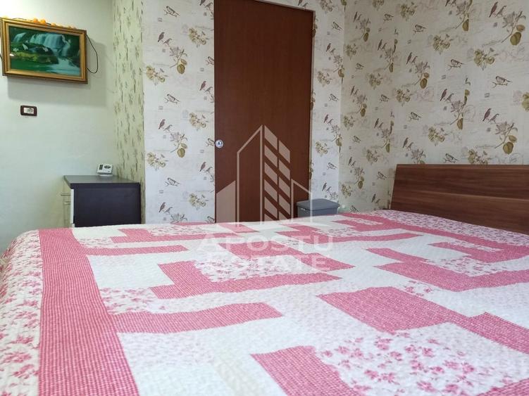 Casă individuală cu 8 camere cu Canalizare în Nord