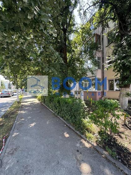 Apartament cu 3 camere semidecomandat în Central