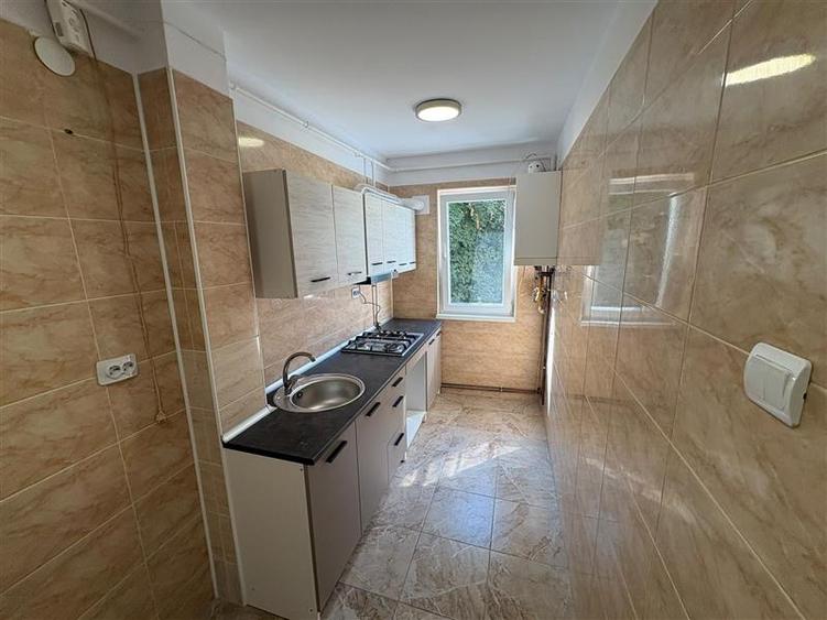 Apartament cu 2 camere semidecomandat în Florilor
