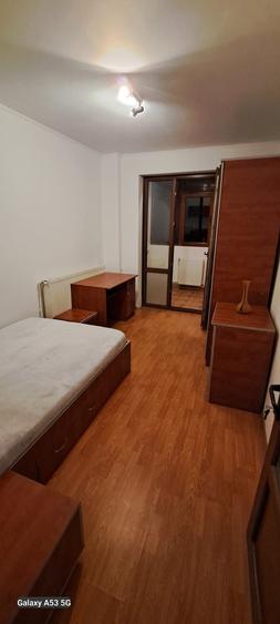 Apartament cu 4 camere decomandat în Rahova