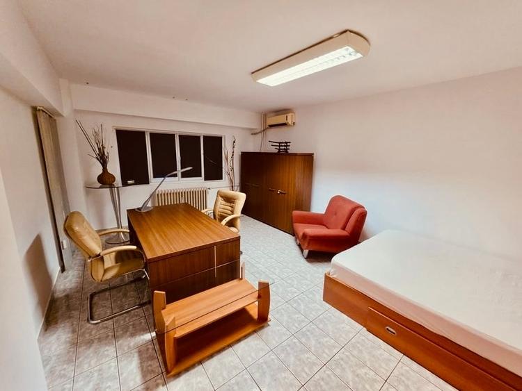 Garsonieră decomandată în Calea Călărașilor