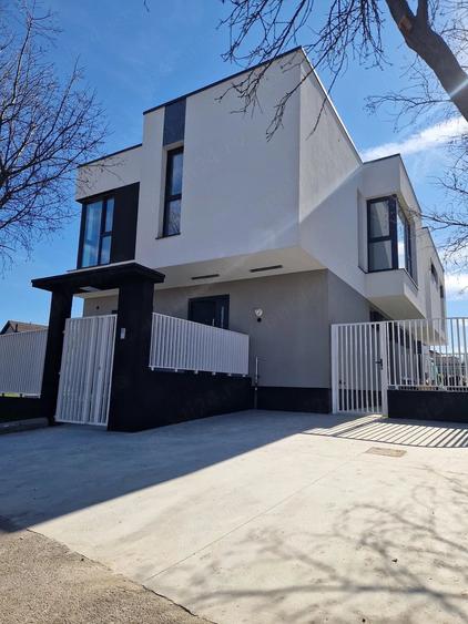 Casă cu 7 camere cu Teren 200 Mp în Elvila
