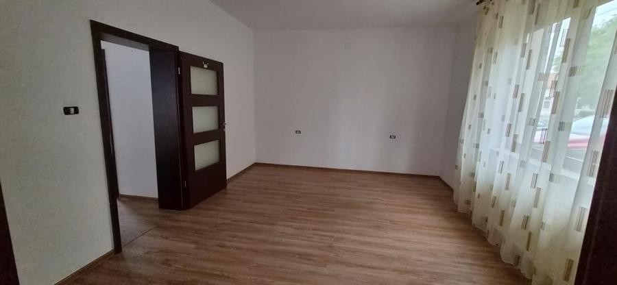 Casă cu 2 camere cu Teren 400 Mp în Pârneava