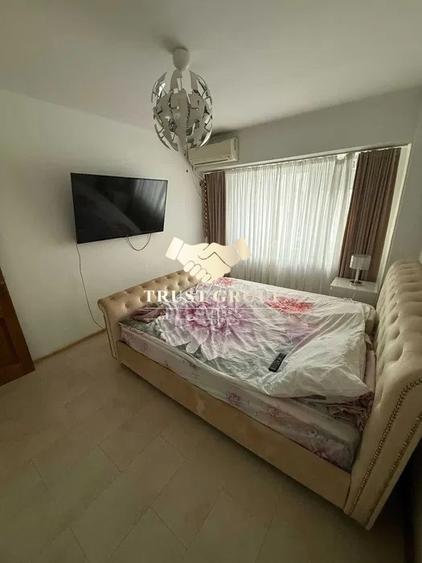 Apartament cu 3 camere decomandat în P-ța Victoriei