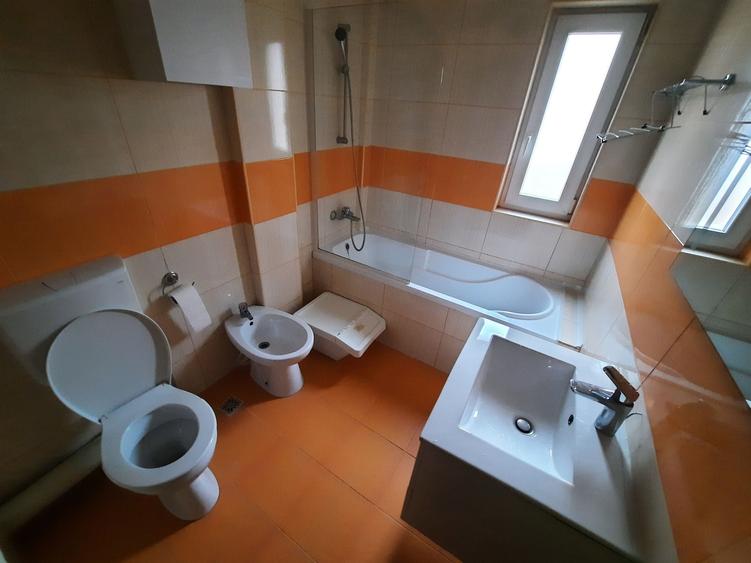 Apartament cu 2 camere decomandat în Becaș
