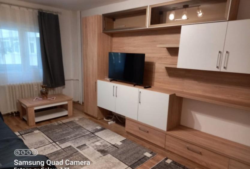 Apartament cu 3 camere decomandat, mobilat în Grivița