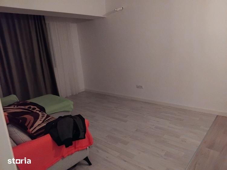 Apartament cu 3 camere în Tătărași