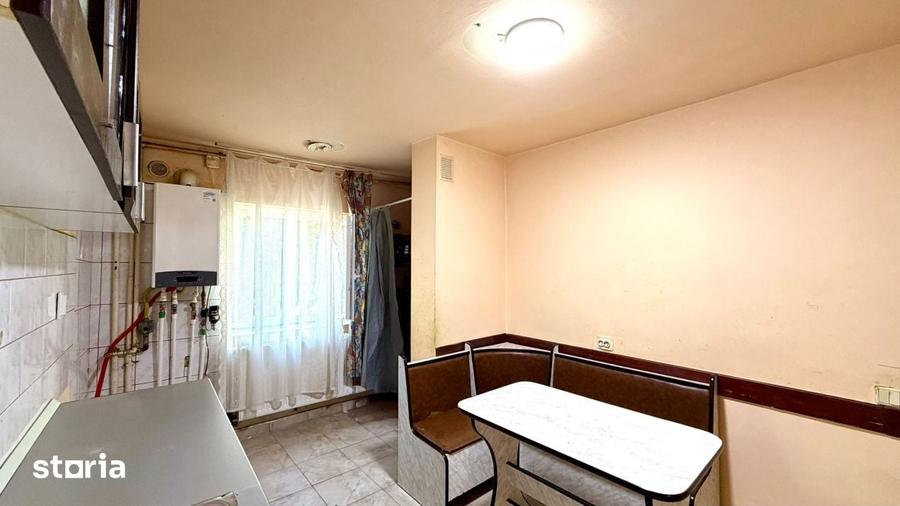 Apartament cu 3 camere decomandat în Între Lacuri