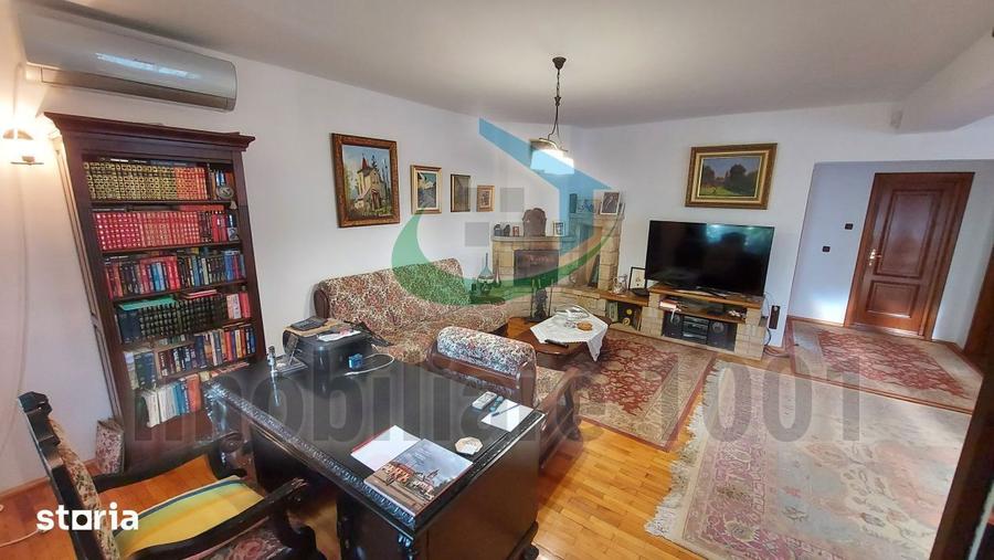 Casă cu 5 camere cu Teren 660 Mp în Central