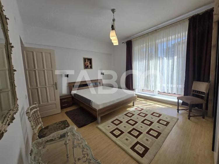 Apartament cu 4 camere decomandat în Central