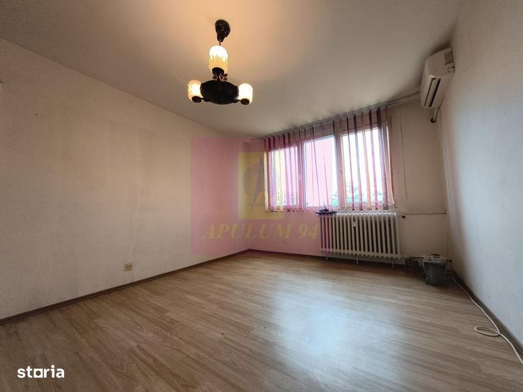 Apartament cu 3 camere semidecomandat în Valea Ialomiței