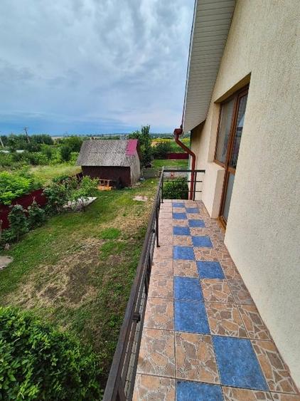 Casă individuală cu 4 camere cu Teren 1718 Mp în Siretu (Săucești)