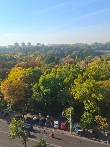 Apartament cu 4 camere decomandat, mobilat în Tineretului