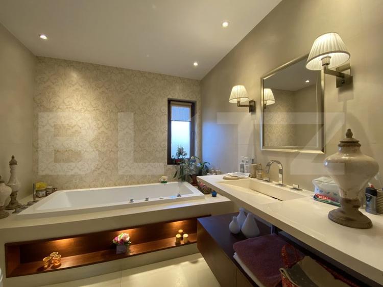 Casă individuală cu 5 camere cu Canalizare în Iris
