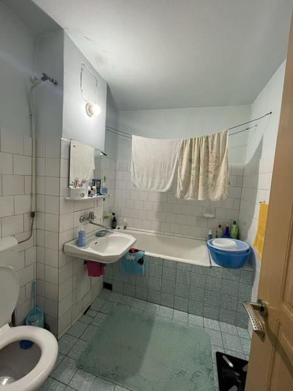 Apartament cu 3 camere decomandat, mobilat în Valea Rosie
