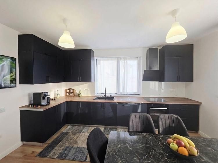 Duplex cu 5 camere cu Canalizare în 1 Decembrie 1918