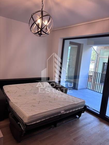 Apartament cu 2 camere semidecomandat, mobilat în Central