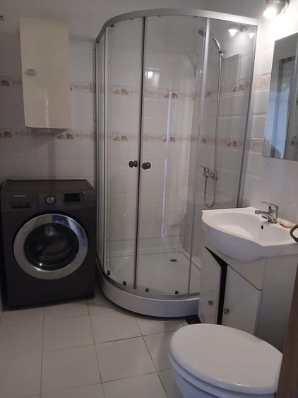 Apartament cu 3 camere semidecomandat în Cantemir
