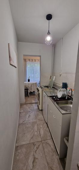 Se inchiriaza in Bariera Bucuresti o garsoniera la etajul 1 ,pret 1100 ron - 3
