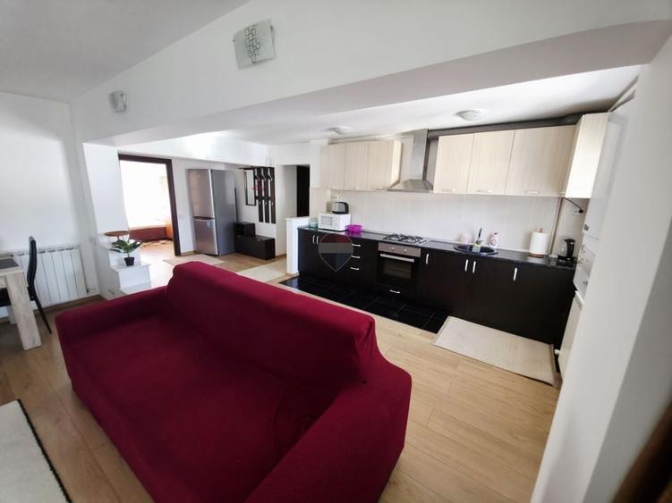 Apartament cu 3 camere decomandat, mobilat în Central