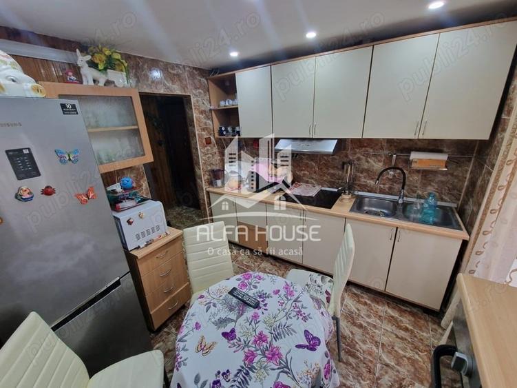 Apartament cu 3 camere semidecomandat în Govândari