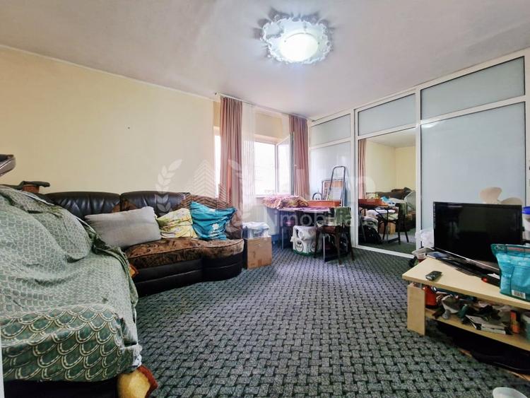 Apartament cu 3 camere decomandat în Între Lacuri