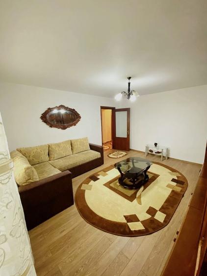 Apartament cu 3 camere decomandat în Exterior Vest