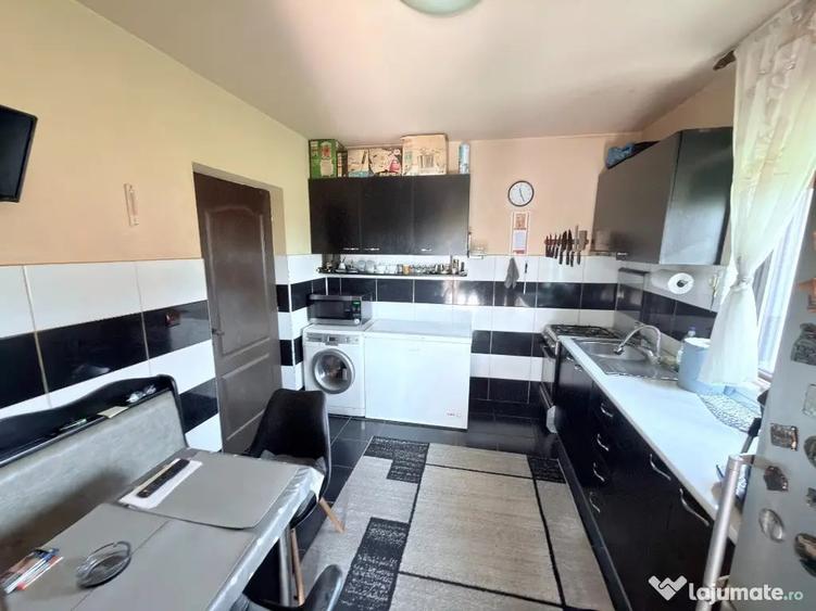Casă cu 4 camere cu Teren 500 Mp în Central