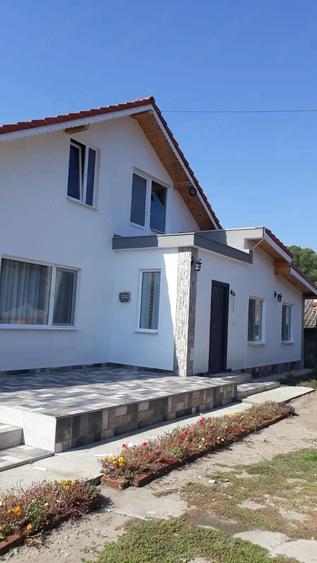 Casă cu 4 camere cu Teren 13100 Mp în Fărcaș