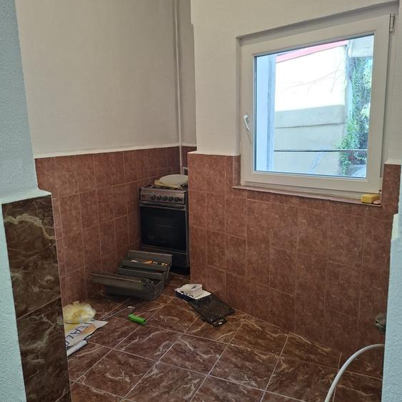 Apartament cu 3 camere semidecomandat în 13 Septembrie
