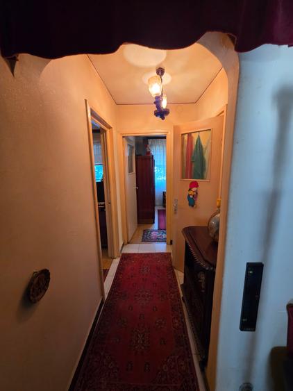 Apartament cu 3 camere decomandat în Drumul Taberei