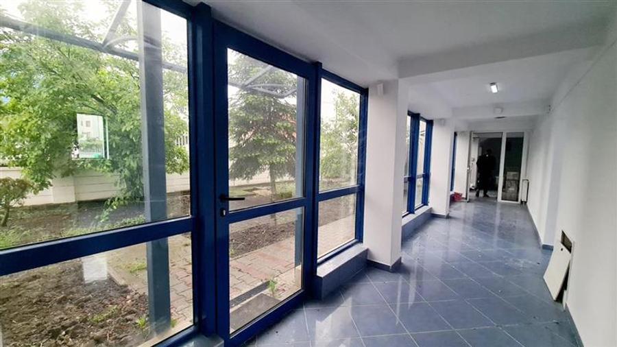 Spațiu comercial, de 660 mp, în Fratelia