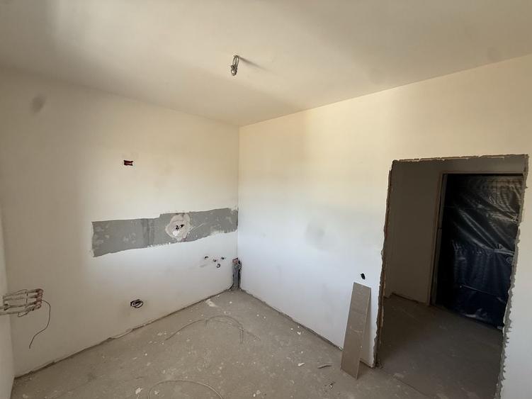 Apartament cu 3 camere decomandat în Dobroești