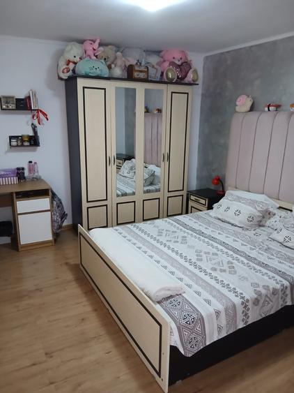 Casă cu 4 camere decomandat în Pisc